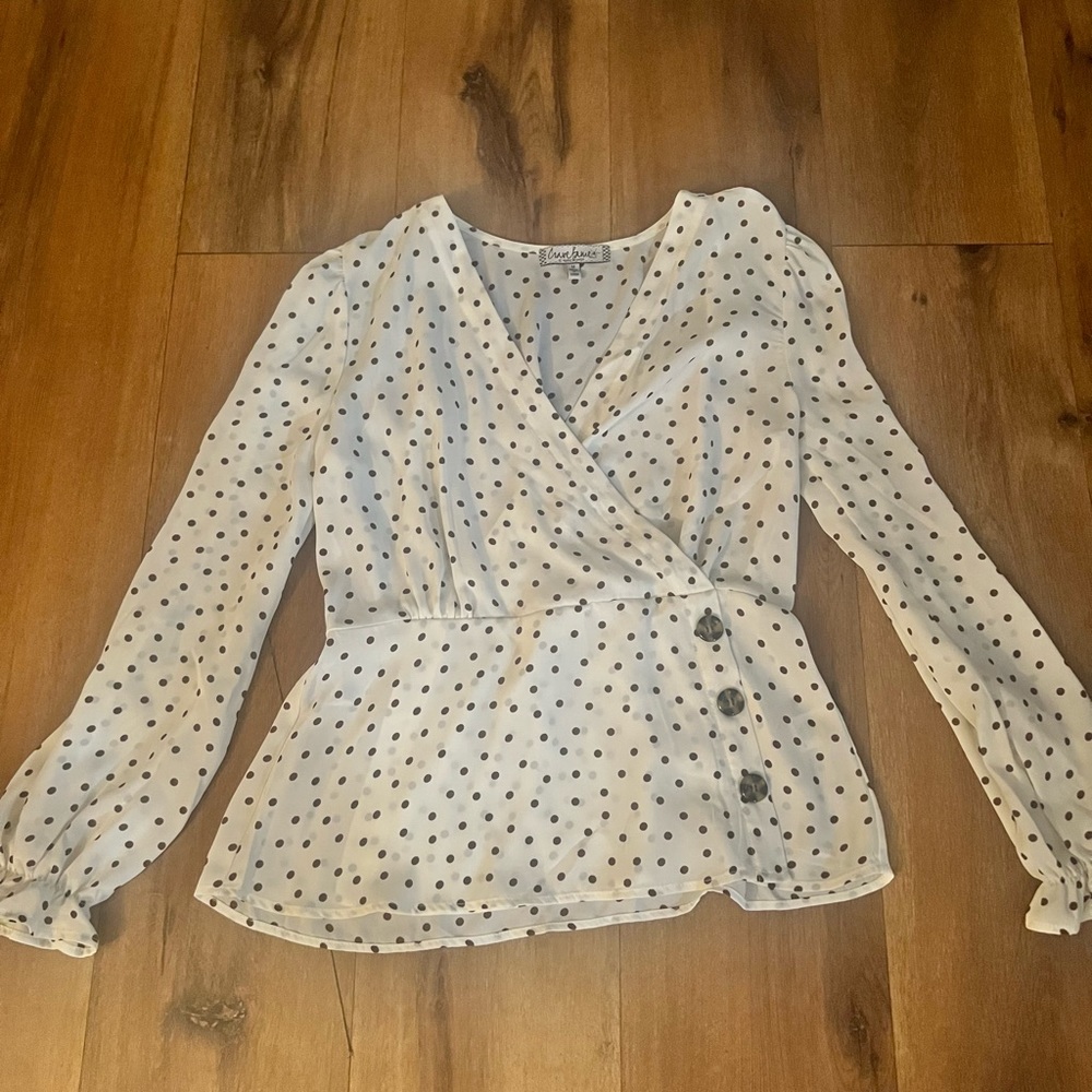 Junior Almost famous Polk dot peplum top size M